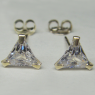 (e1361)Aros de plata con zirconia cbica triangular.